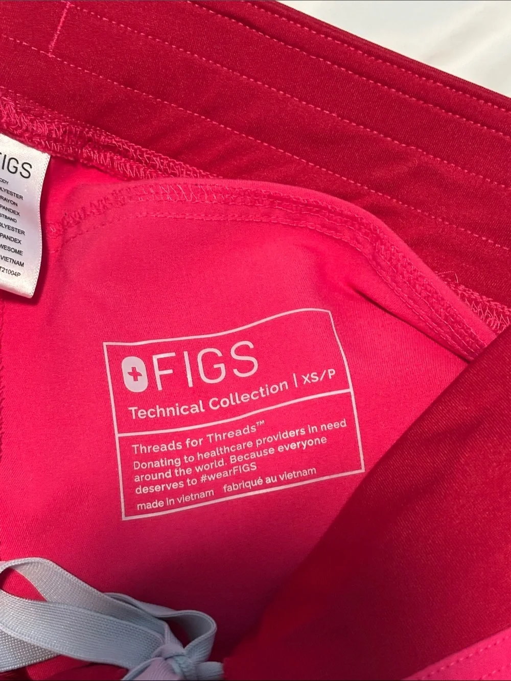Figs Shocking Pink Scrub Set. Top XS, bottoms XSP - Picture 5 of 6